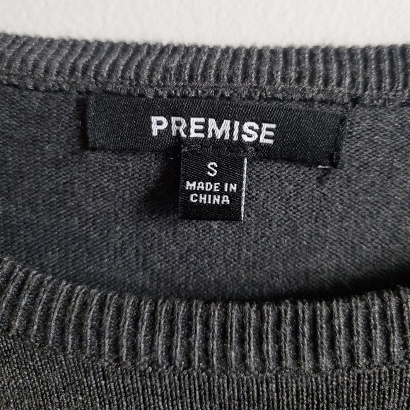 Soft gray crew neck sweater - Picture 2 of 4